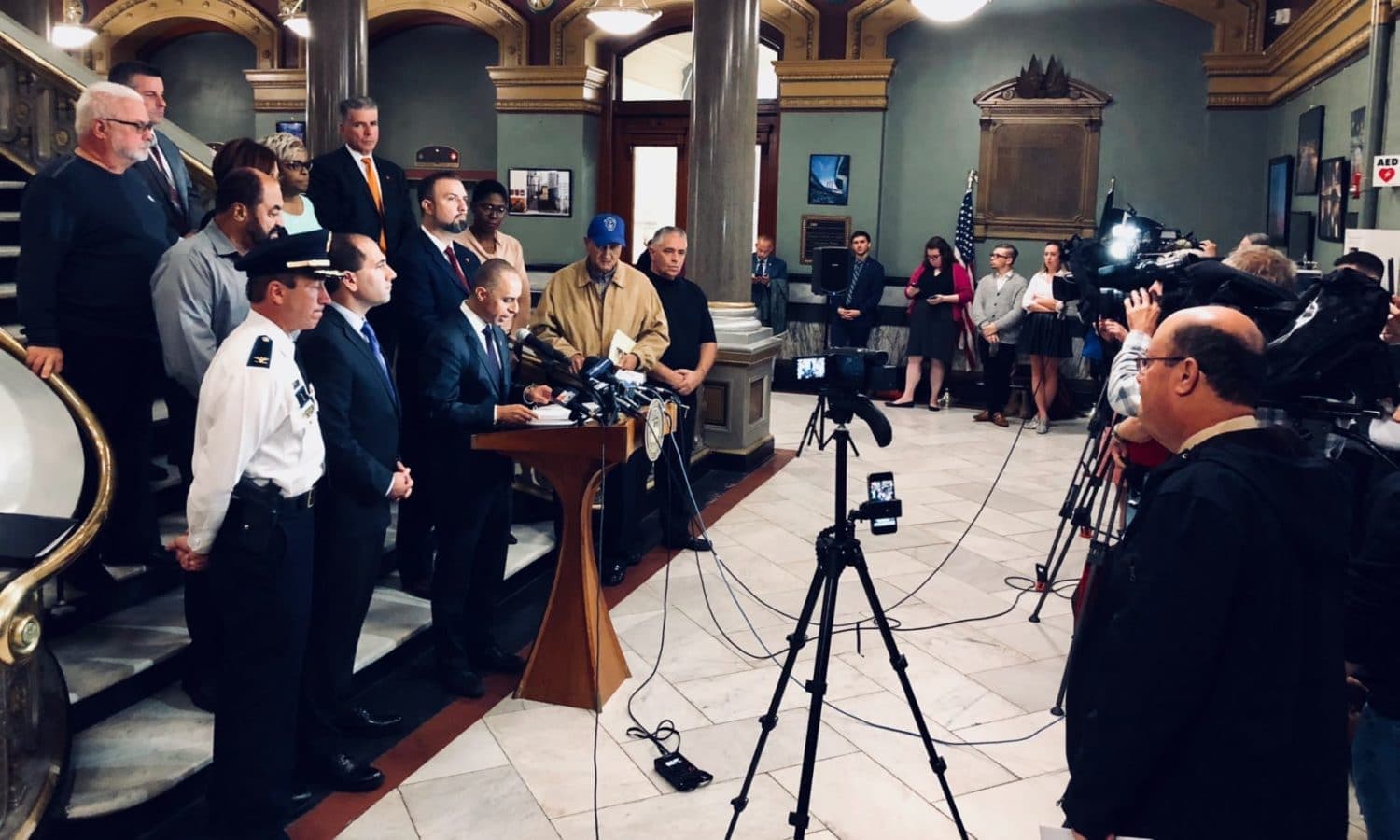 Elorza calls for swift end to bus strike, responds to ACLU letter