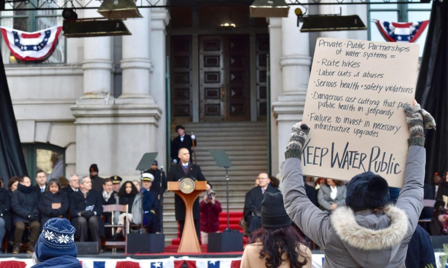 Elorza confronted by activists over his water leasing scheme during inauguration