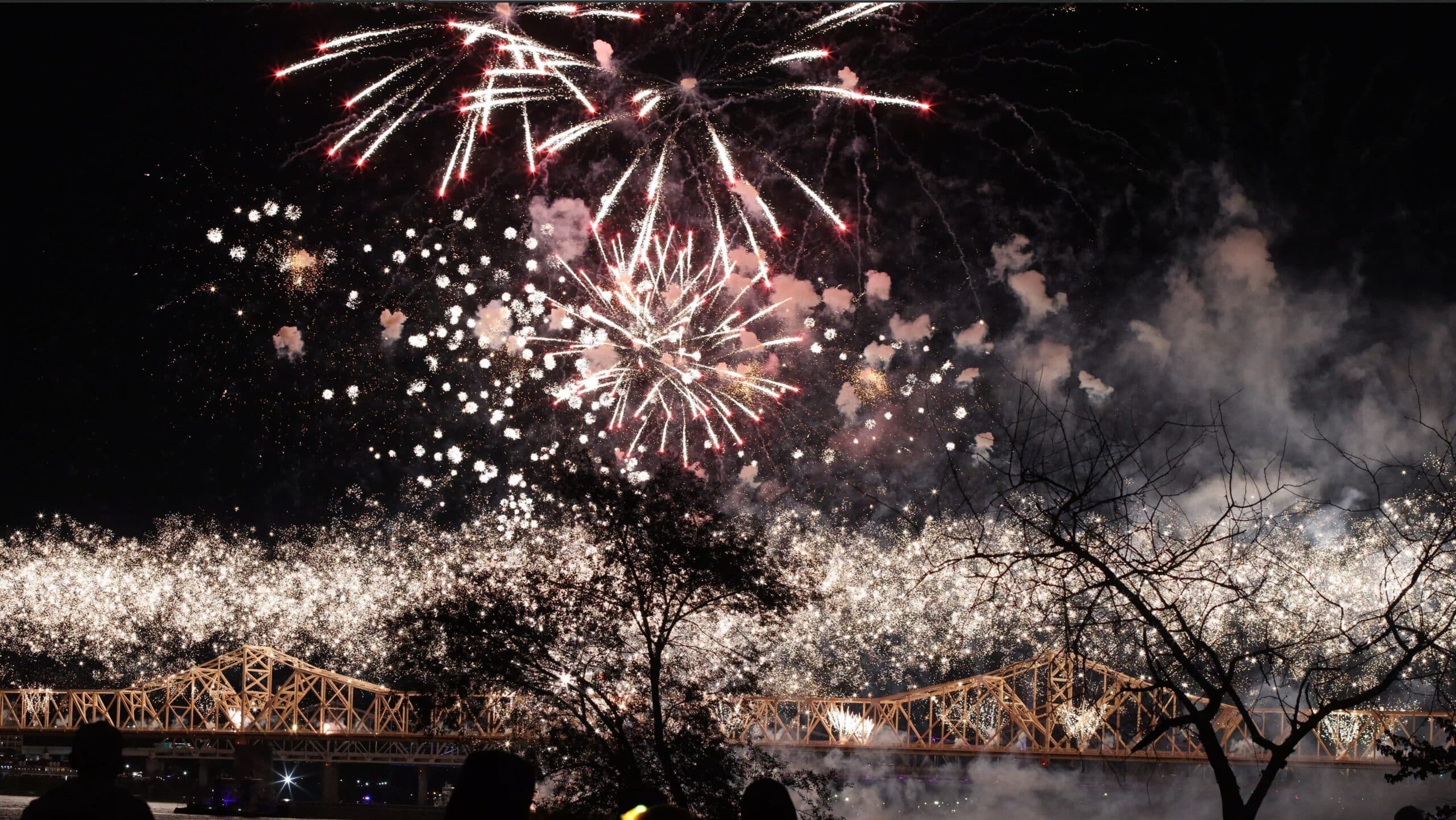 Largest annual fireworks show in the country kicks off Kentucky Derby festivities