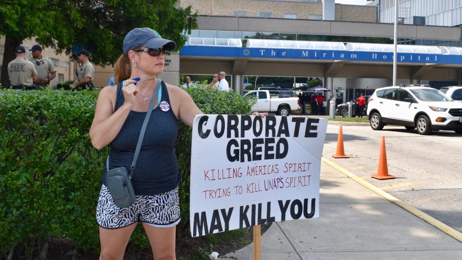 Still without a contract, UNAP holds informational picket outside Miriam Hospital