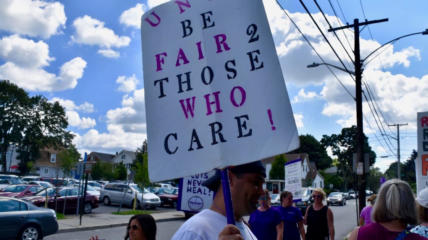 As UNAP and Lifespan continue negotiations, an informational picket at Miriam
