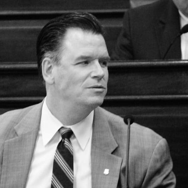 Senator Archambault declares himself the monkey in the wrench of reproductive rights