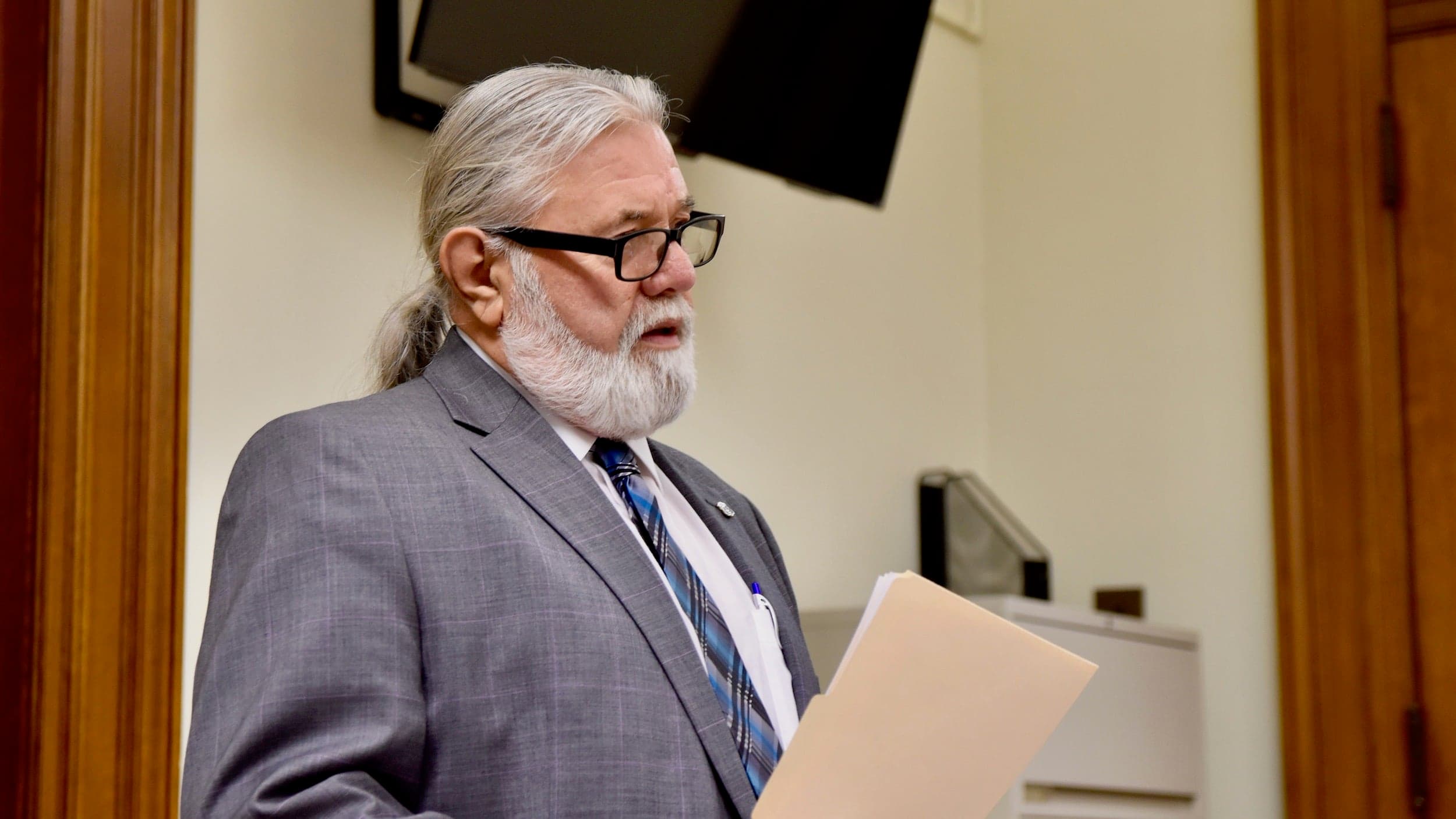 House Labor bows to Senate, hears minimum wage bill with no path to $15