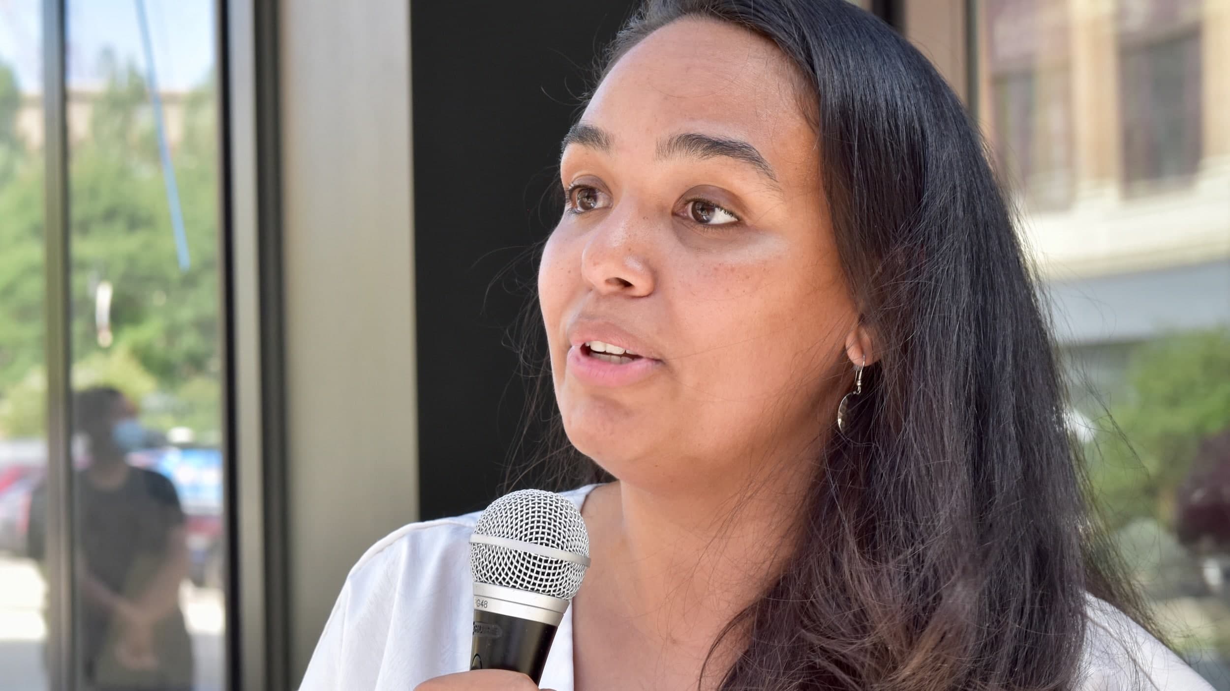 Cynthia Mendes: Resume distance learning until the spread of COVID-19 has been stopped in all communities