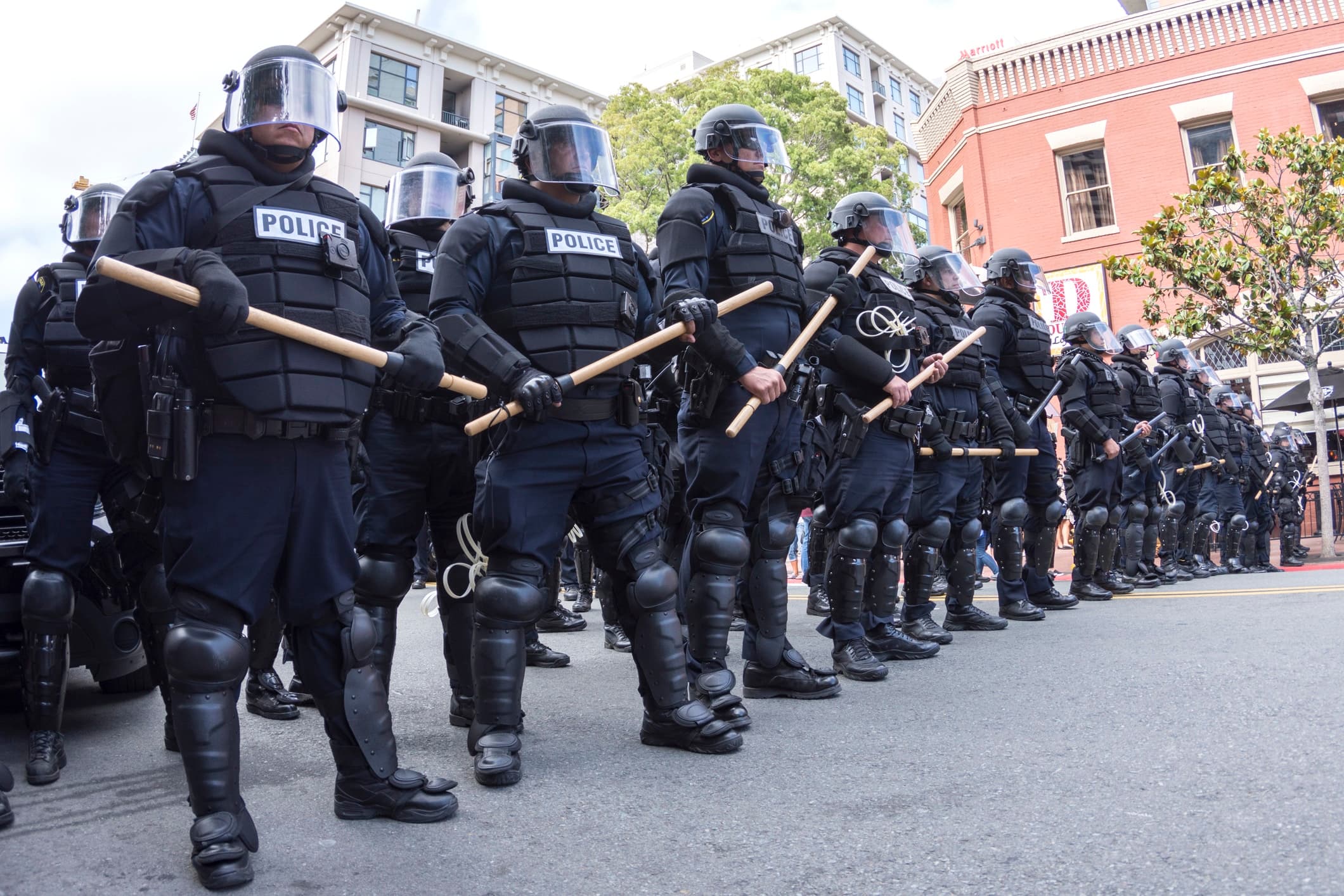 Heavy Police Presence at Protests Shapes Public Perceptions of Violence, New Study Finds