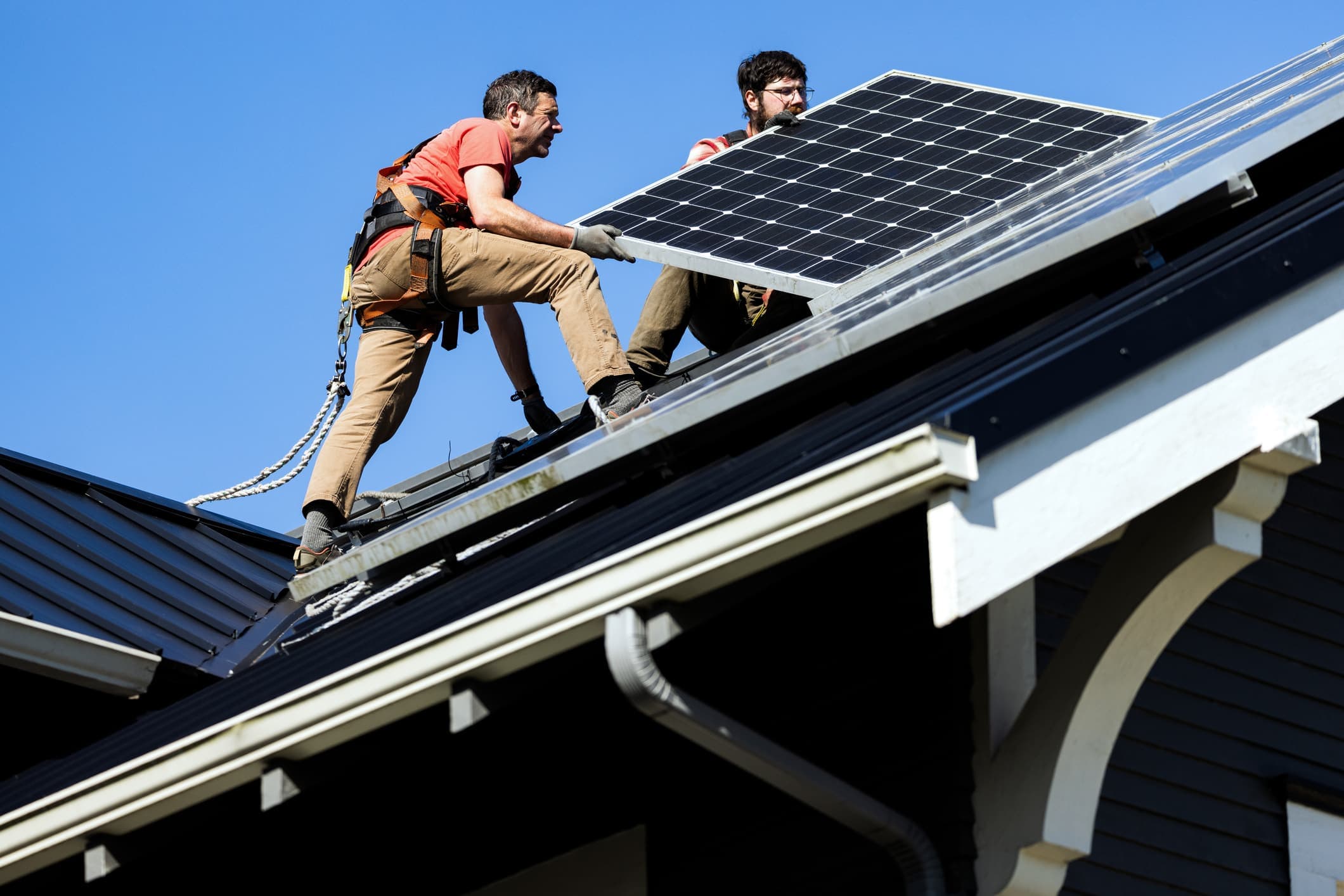 Rhode Island Outpaces Neighbors in Solar Adoption, Yet Struggles with High Energy Costs