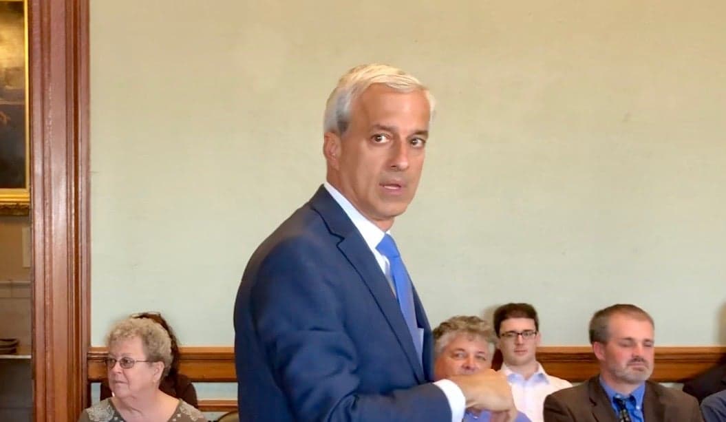 Senate Minority Leader Algiere falsifies his attendance at Senate Environment Committee meeting