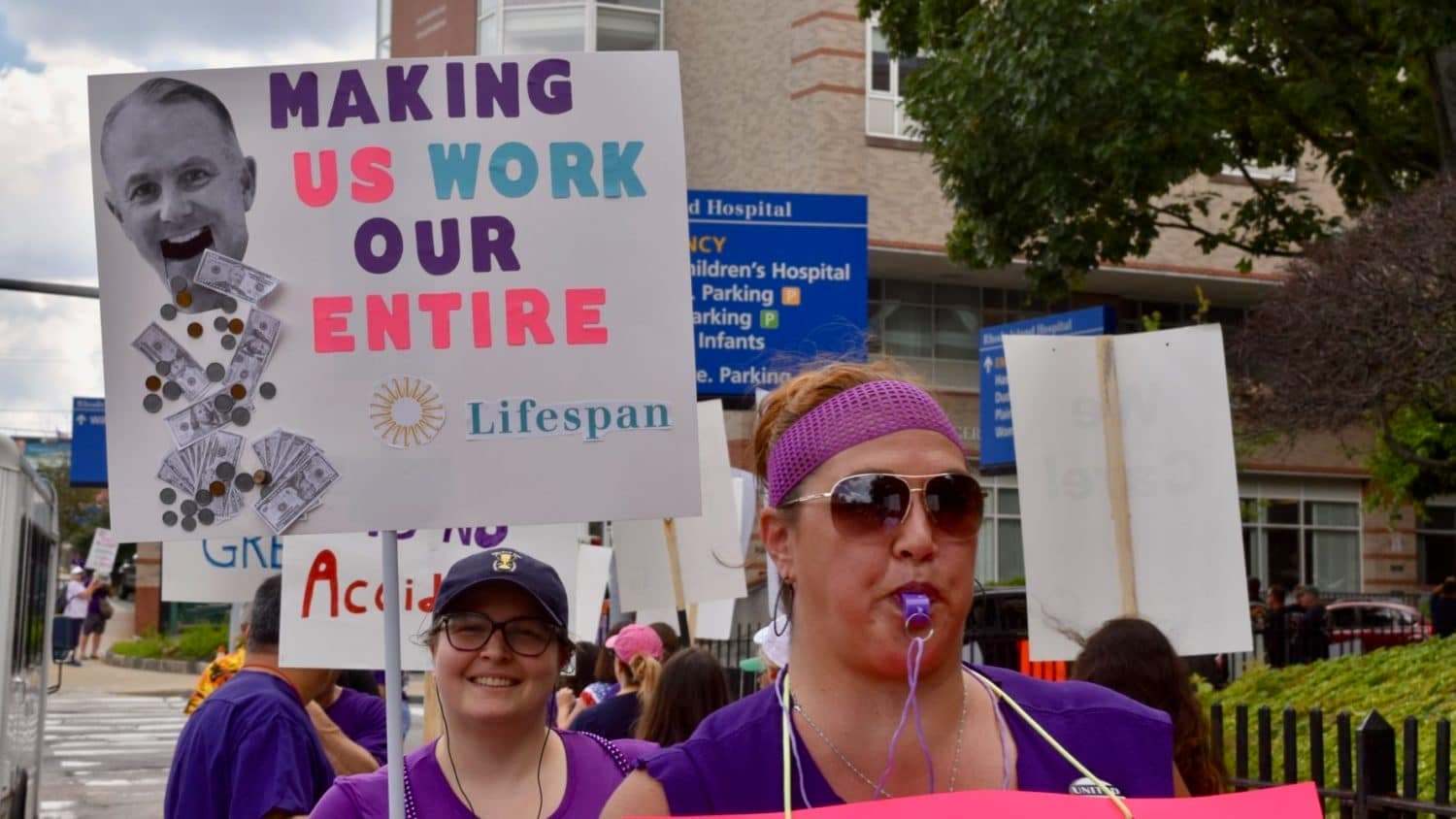 UNAP members conduct informational picket outside Rhode Island Hospital